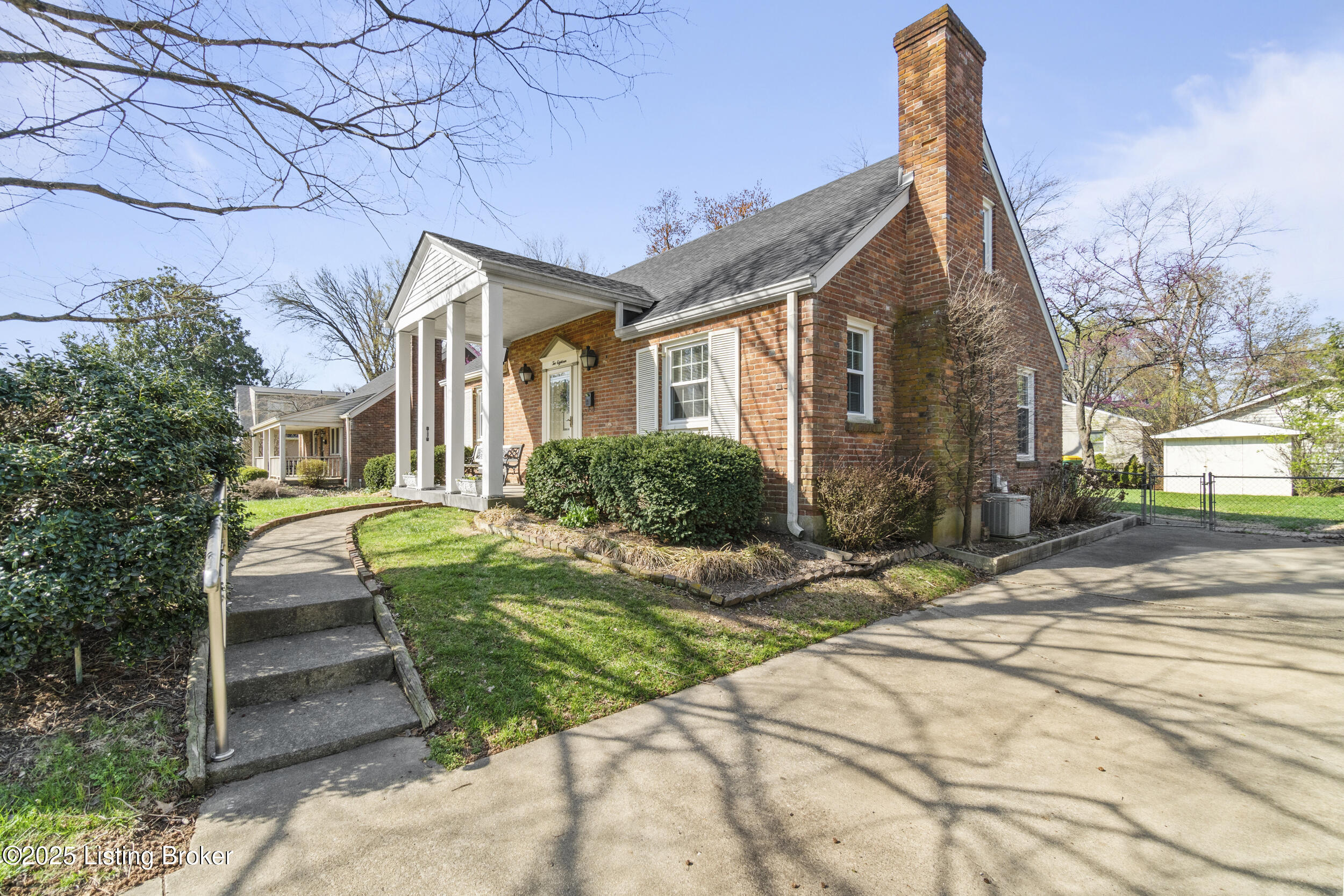 218 Brunswick Road Louisville, KY 40207 - Photo 4 of 48 dsc03276