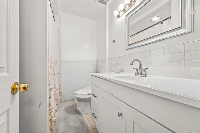 $999,000 | 16803 Cryders Lane | Beechhurst