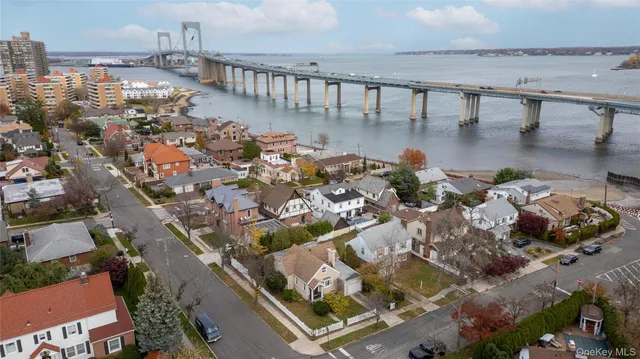 $999,000 | 16803 Cryders Lane | Beechhurst