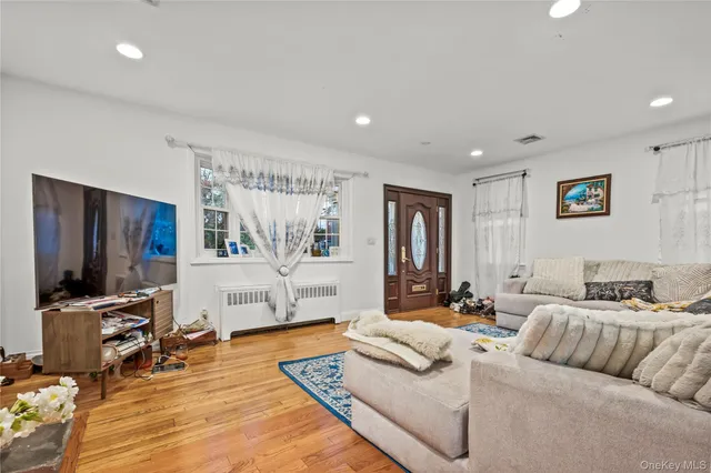 $999,000 | 16803 Cryders Lane | Beechhurst