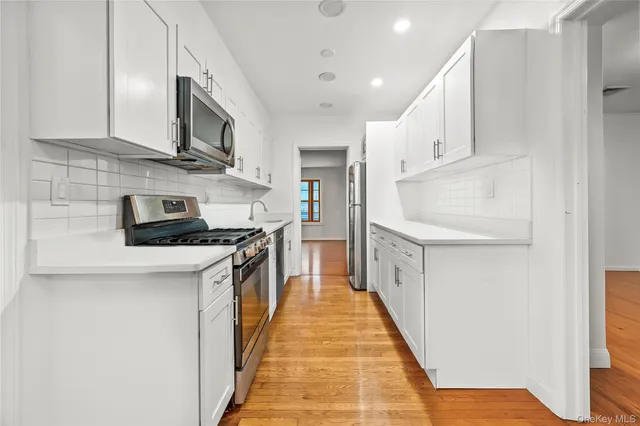 $999,000 | 16803 Cryders Lane | Beechhurst