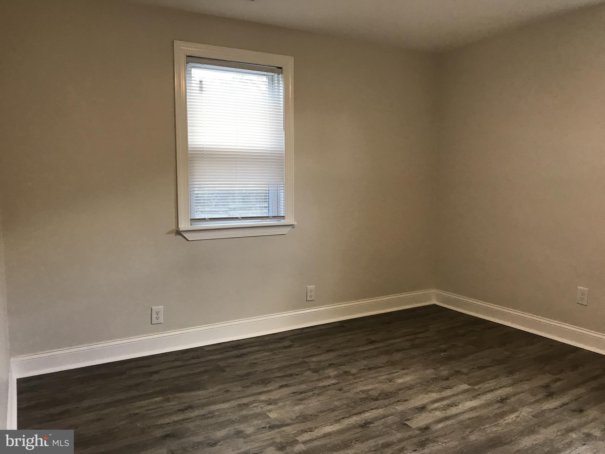 1004 Dartmouth Road, Unit 2 Baltimore, MD 21212 - Photo 10 of 17 Living Room