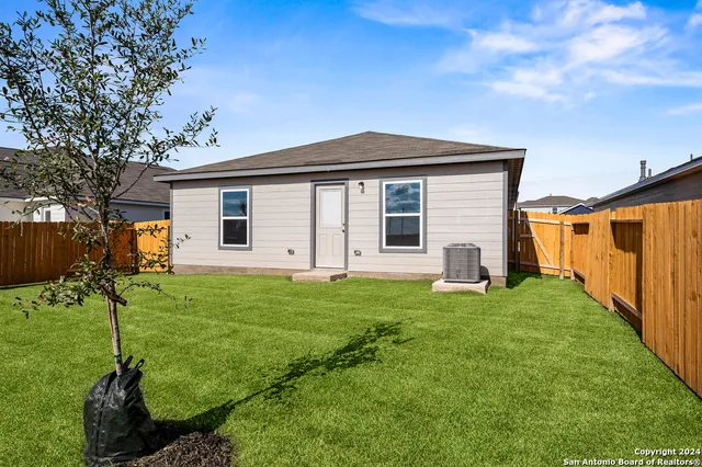 $1,915 | 11916 Stroud Drive, San Antonio, TX 78252