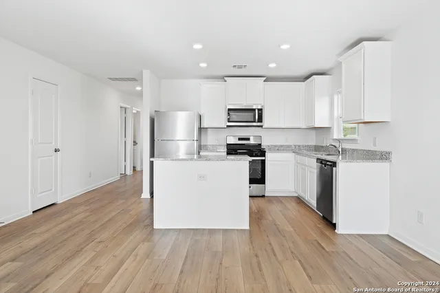 $1,915 | 11916 Stroud Drive, San Antonio, TX 78252