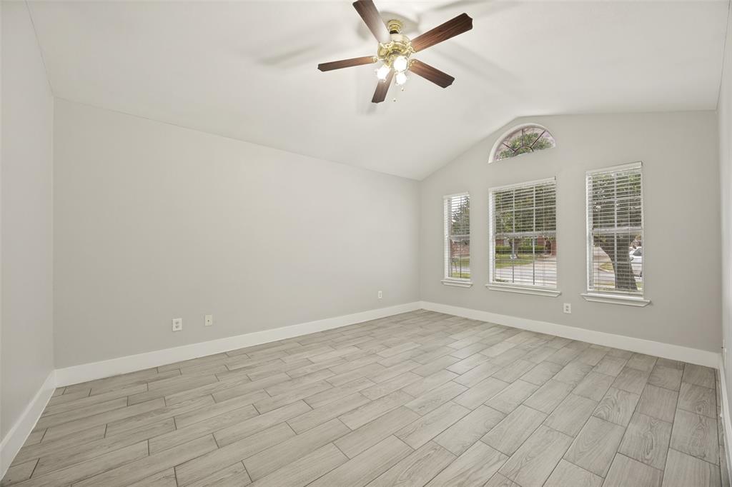 1009 Enlow Circle Commerce, TX 75428 - Photo 3 of 25