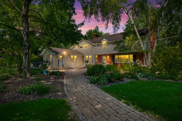 $689,900 | 354 Ela Road, Inverness, IL 60010