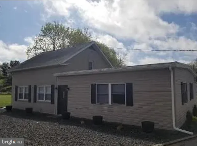 $2,100 | 230 High Street East, Glassboro, NJ 08028