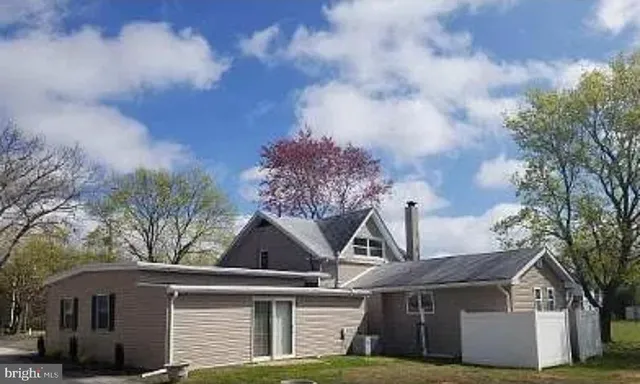 $2,100 | 230 High Street East, Glassboro, NJ 08028