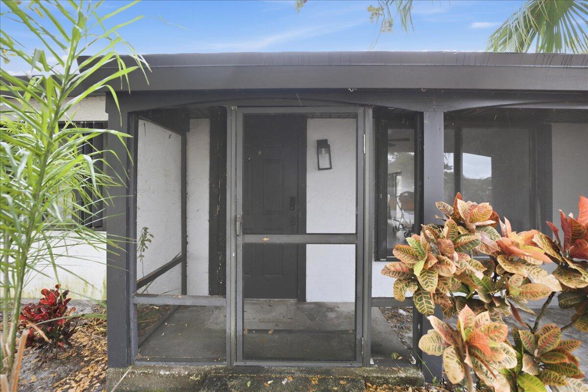 2080 Southeast Triumph Road Port St. Lucie, FL 34952 - Photo 4 of 33 04-DSC1925