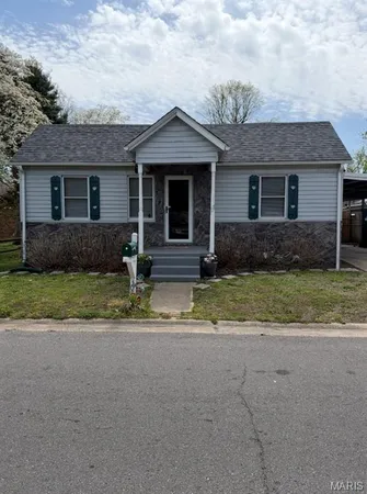 $76,500 | 305 East Iron Banks Road, Charleston, MO 63834