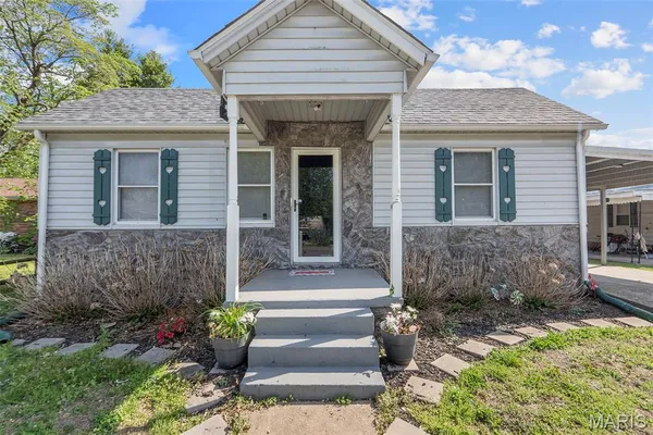 $76,500 | 305 East Iron Banks Road, Charleston, MO 63834