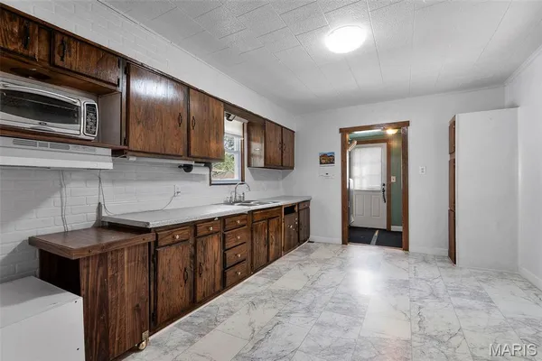 $76,500 | 305 East Iron Banks Road, Charleston, MO 63834