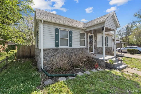 $76,500 | 305 East Iron Banks Road, Charleston, MO 63834
