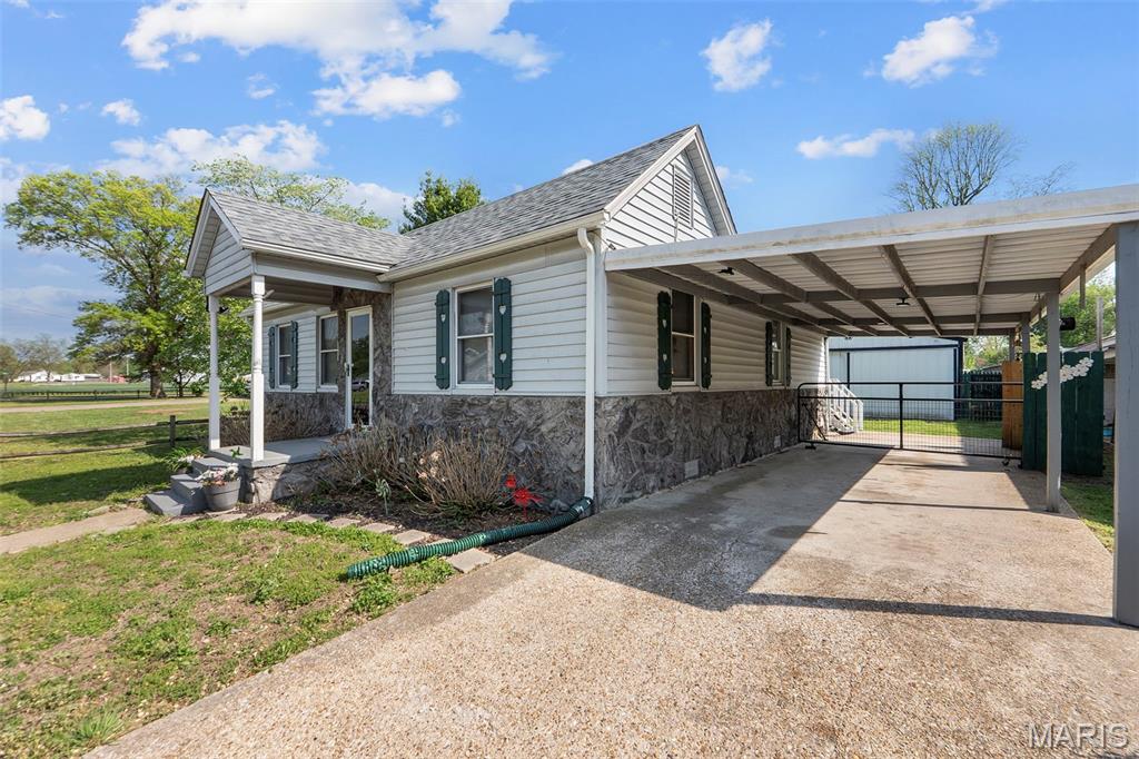 305 East Iron Banks Road Charleston, MO 63834 - Photo 3 of 15