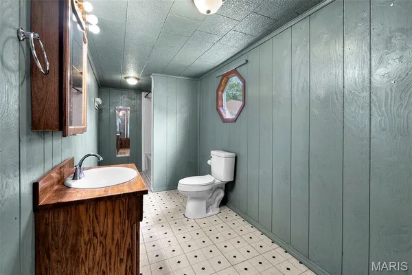 $76,500 | 305 East Iron Banks Road, Charleston, MO 63834