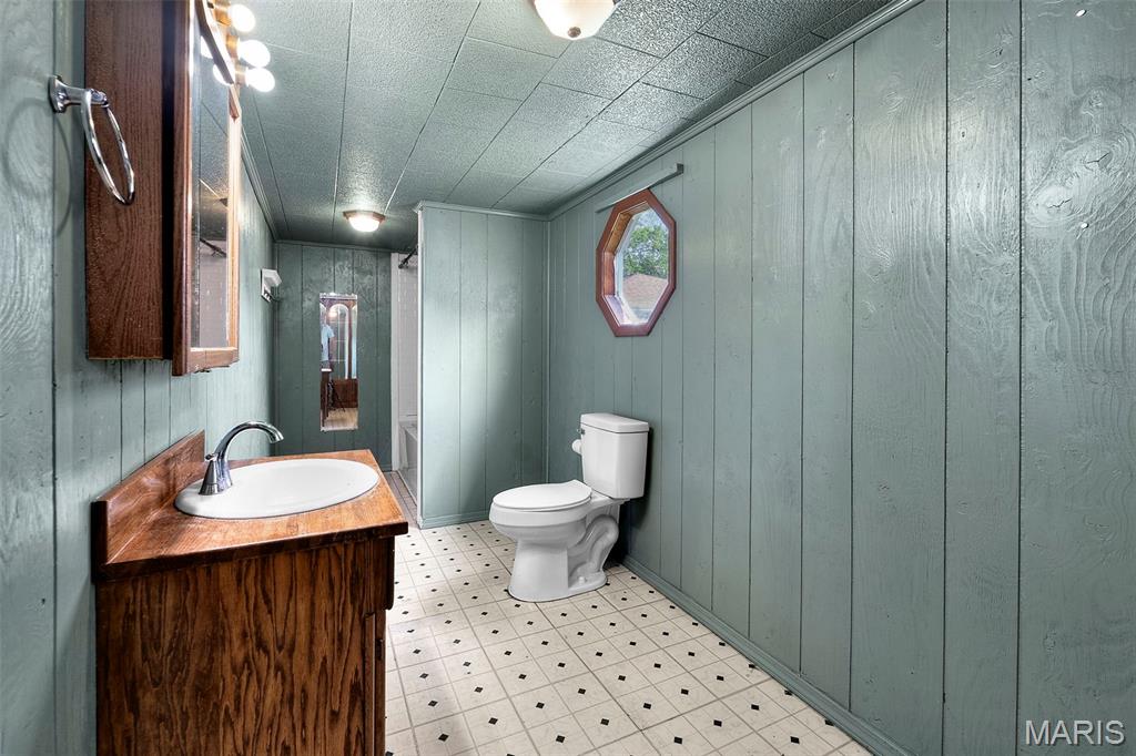 305 East Iron Banks Road Charleston, MO 63834 - Photo 10 of 15
