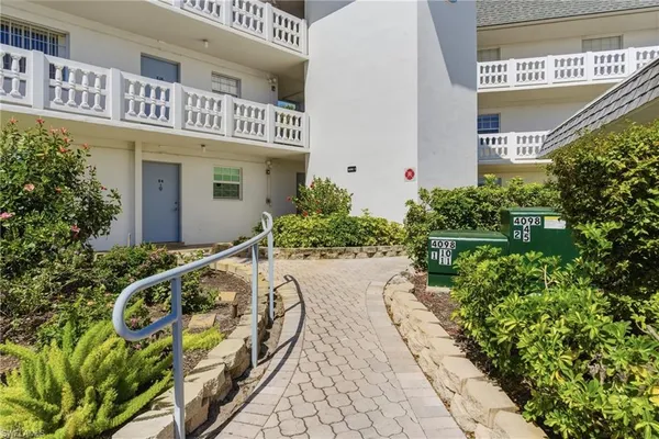 $219,900 | 315 St Andrews Boulevard, Unit D5, Naples, FL 34113