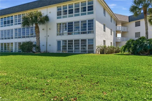 $219,900 | 315 St Andrews Boulevard, Unit D5, Naples, FL 34113