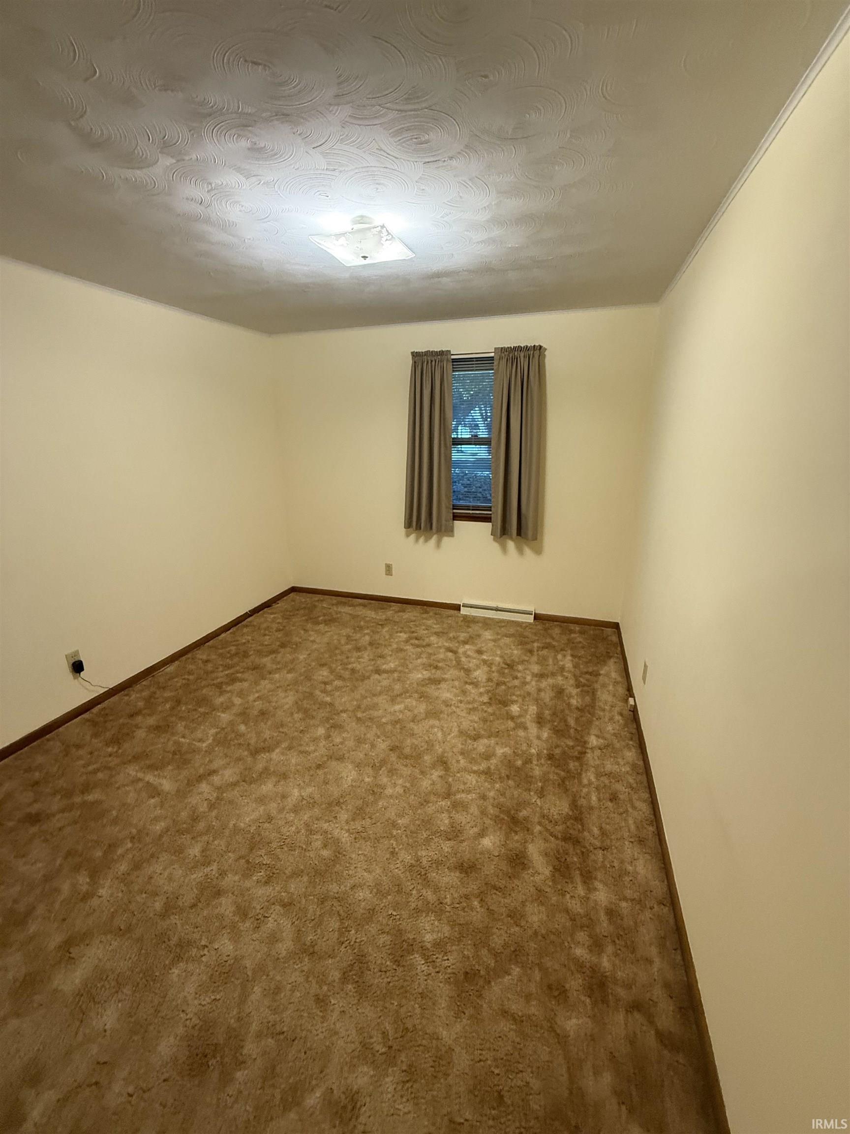 1237 Rochester Boulevard Rochester, IN 46975 - Photo 10 of 16
