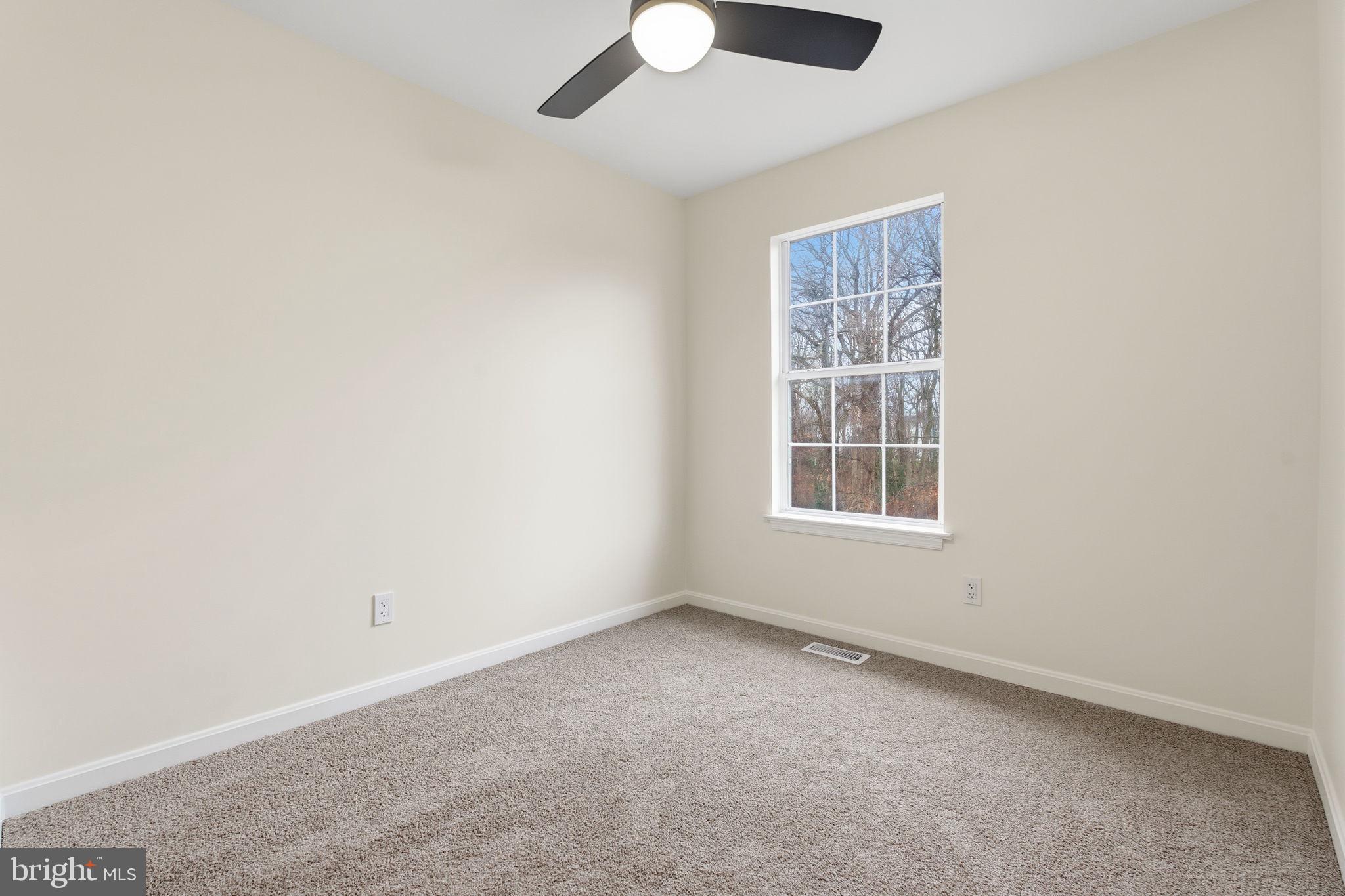 629 Nollmeyer Road Middle River, MD 21220 - Photo 19 of 35 an empty room with a window