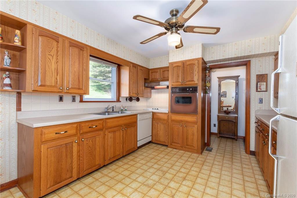 3600 Grapevine Road Marshall, NC 28753 - Photo 12 of 33 Gallery Image 12