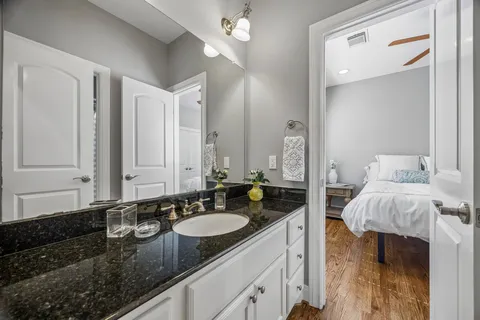 $709,999 | 1022 East 27th Street, Houston, TX 77009