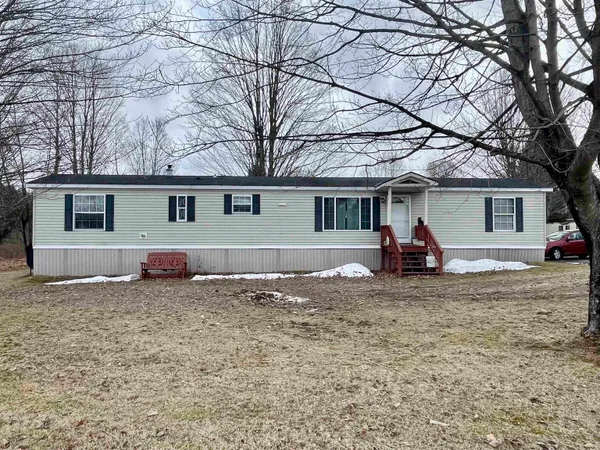 $94,900 | 21 Daniel Drive, Lyndon, VT 05851