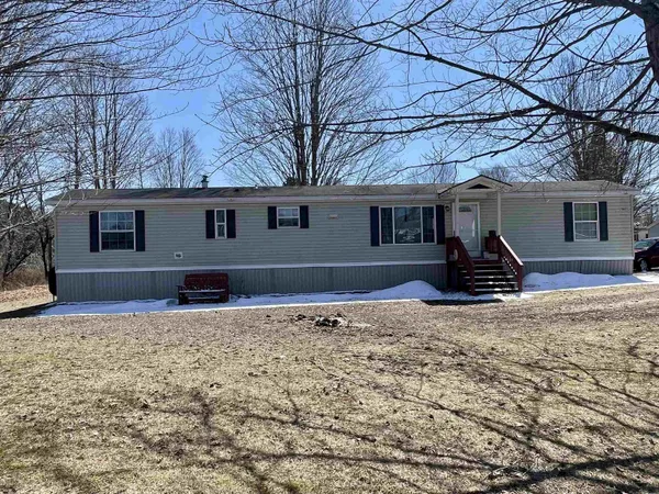 $94,900 | 21 Daniel Drive, Lyndonville, VT 05851