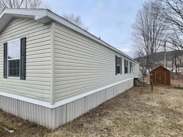 $94,900 | 21 Daniel Drive, Lyndonville, VT 05851