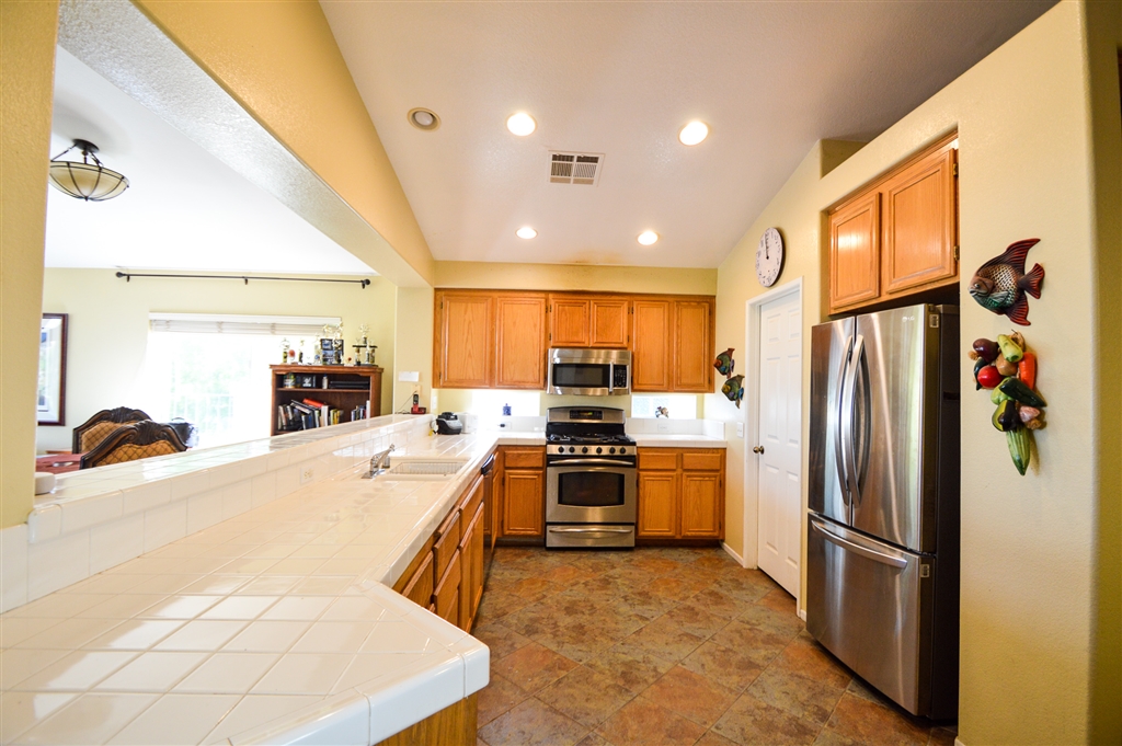 2325 Hyacinth Road Alpine, CA 91901 - Photo 2 of 23