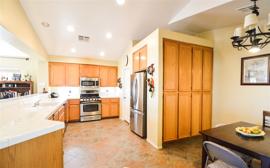 2325 Hyacinth Road Alpine, CA 91901 - Photo 4 of 23