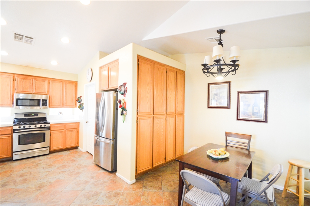 2325 Hyacinth Road Alpine, CA 91901 - Photo 5 of 23