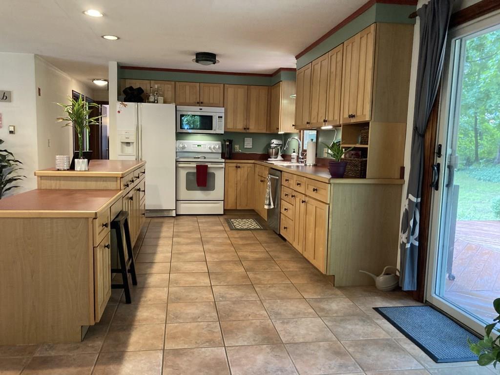 39 Bean Road Sterling, MA 01564 - Photo 5 of 39 Gallery Image 5