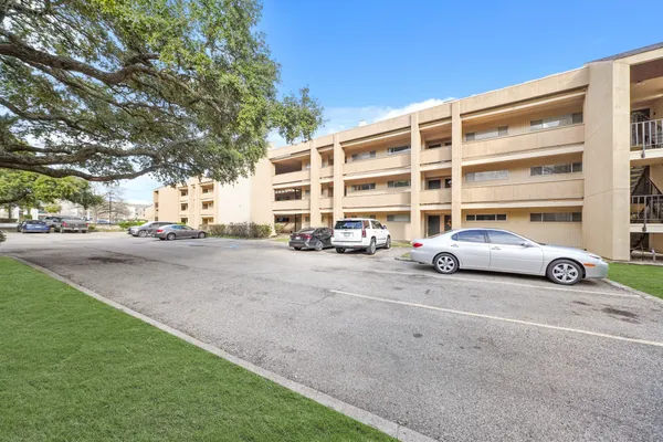 $349,900 | 12600 Melville Drive, Unit 226B, Montgomery, TX 77356