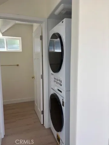 a view of a bedroom with washer and dryer