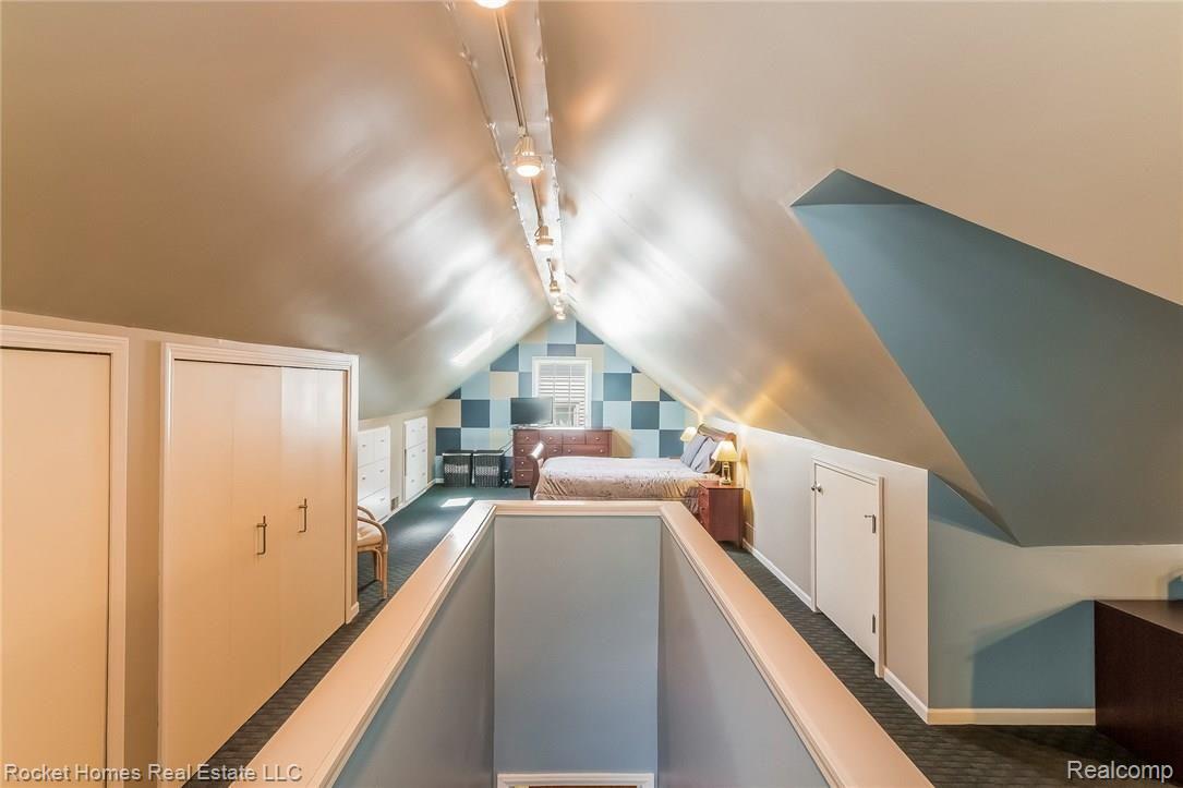 903 Fisher Road Grosse Pointe, MI 48230 - Photo 17 of 38 017-Master_Bedroom-2942531-medium.jpg