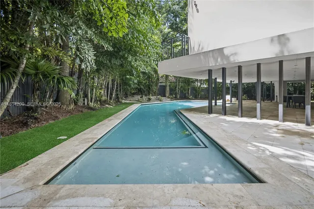 $9,400,000 | 420 North Hibiscus Drive, Miami Beach, FL 33139