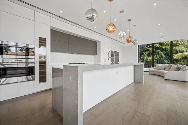 $9,400,000 | 420 North Hibiscus Drive, Miami Beach, FL 33139