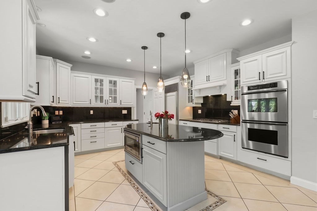 21 Coach Road North Attleboro, MA 02760 - Photo 4 of 42