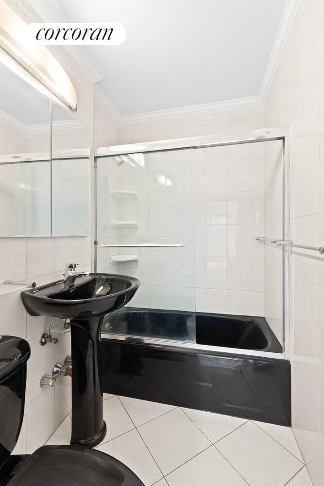 360 East 72nd Street, Unit C2202 Manhattan, NY 10021 - Photo 13 of 21