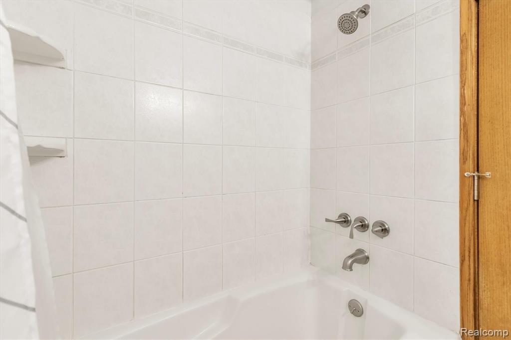 28366 Rollcrest Road Farmington Hills, MI 48334 - Photo 23 of 53