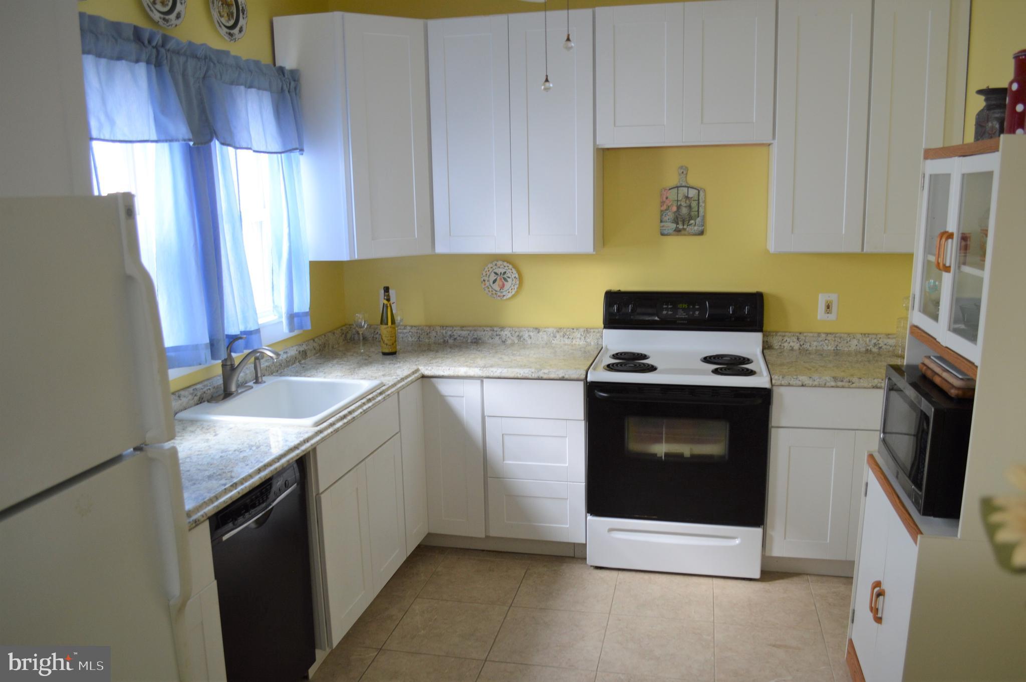 Bright & sunny Kitchen