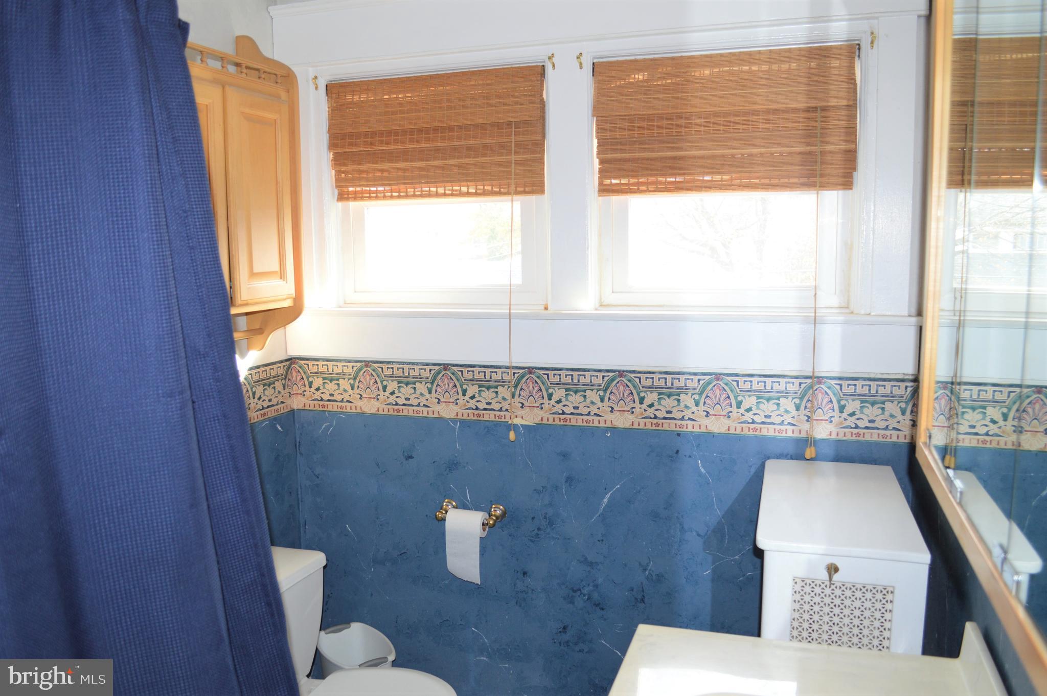 28 West Roland Road Brookhaven, PA 19015 - Photo 30 of 38 Full bath