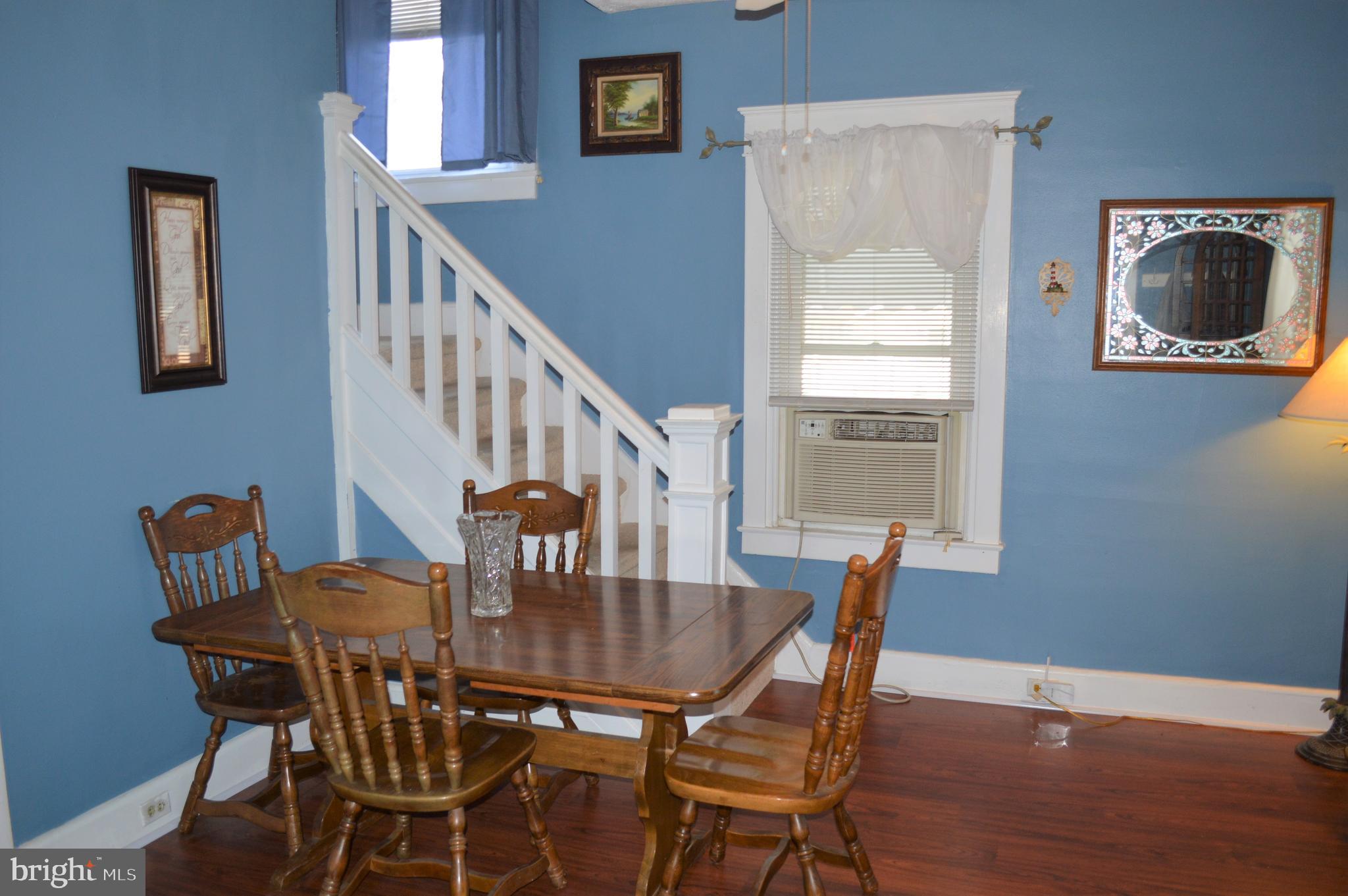 Dining rm
