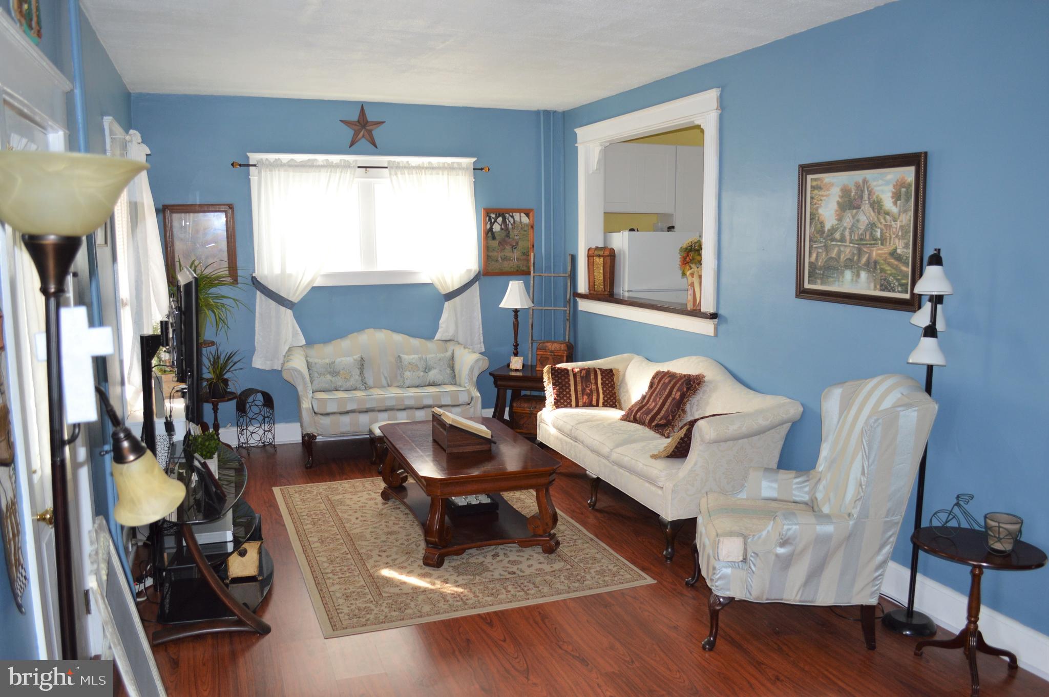 28 West Roland Road Brookhaven, PA 19015 - Photo 10 of 38 Living rm
