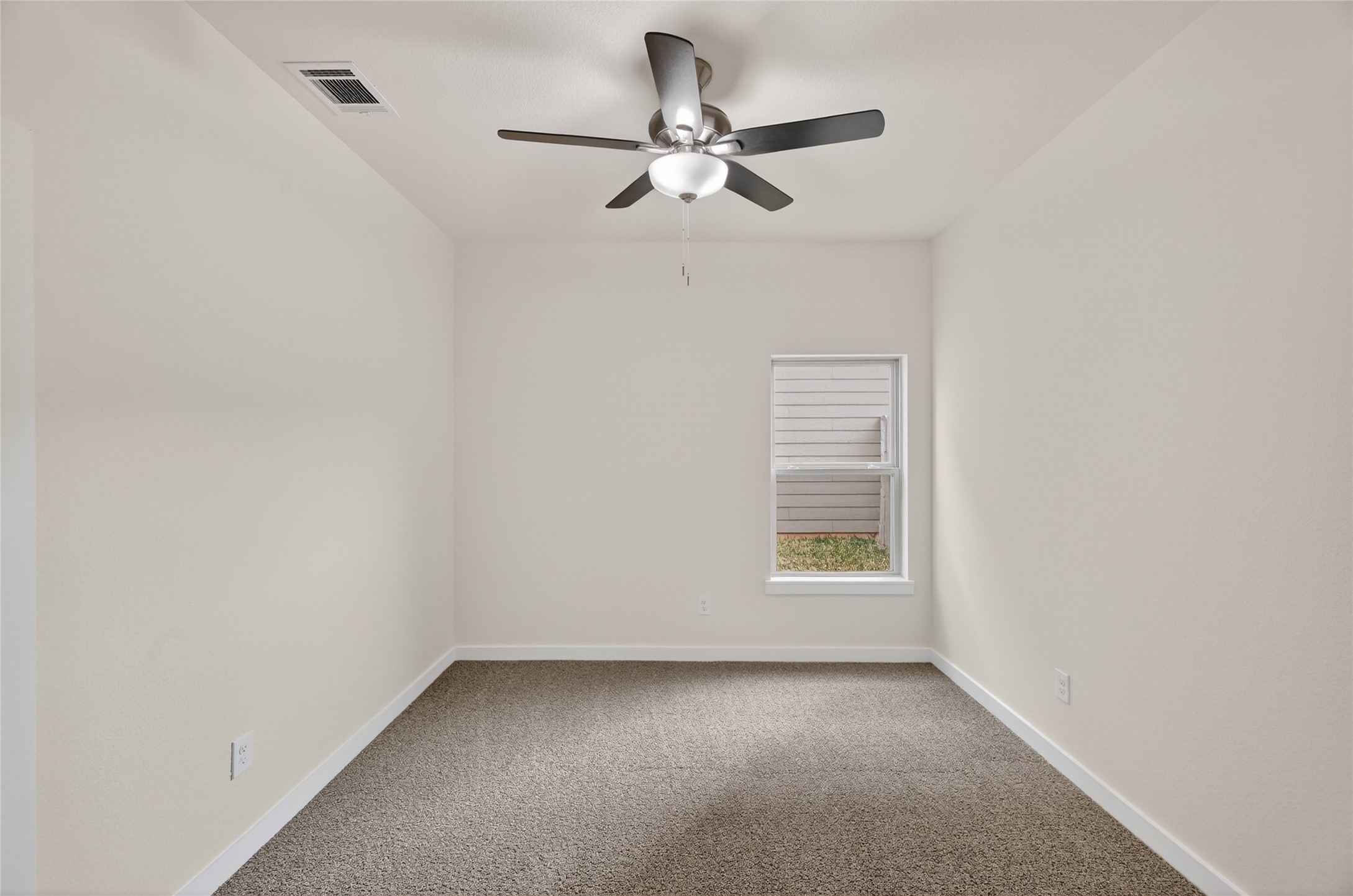 640 Levine Court Conroe, TX 77316 - Photo 6 of 22 Bedroom 1
