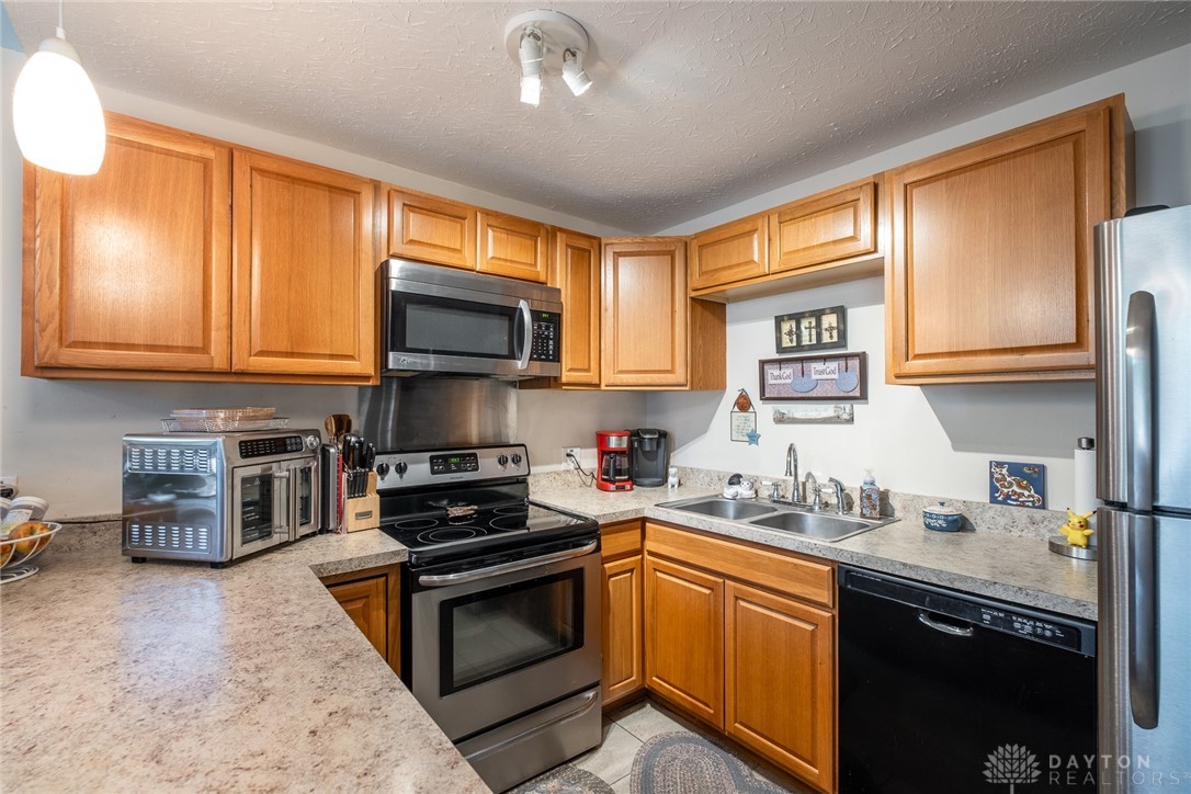 280 Gramercy Drive Riverside, OH 45431 - Photo 8 of 21