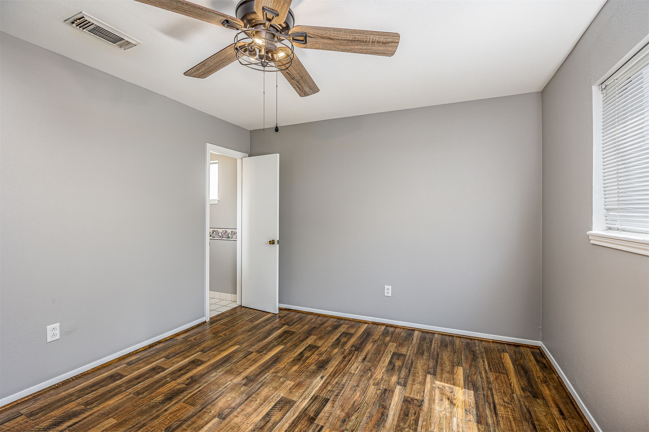 206 Kelly Lane Baytown, TX 77521 - Photo 21 of 38 Another angle of the primary bedroom.