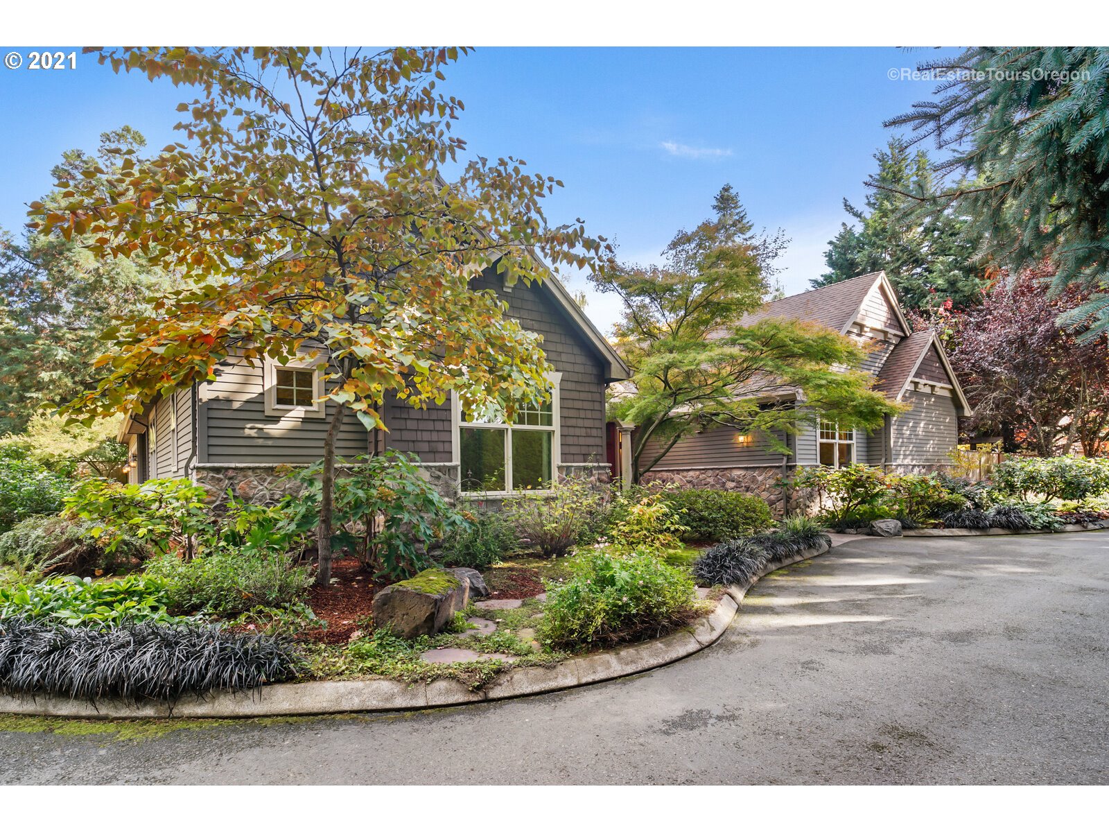 3973 Southwest Childs Road Lake Oswego, OR 97034 - Photo 1 of 32 Gallery Image 1