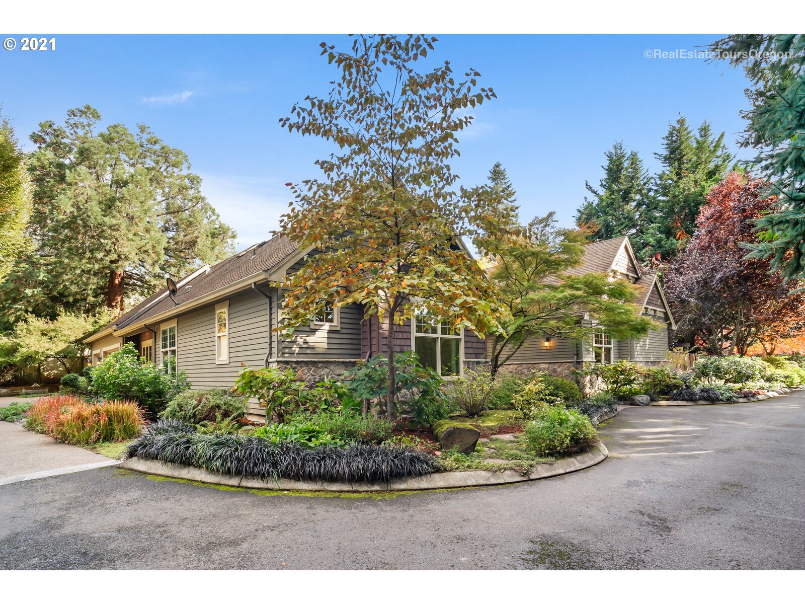 3973 Southwest Childs Road Lake Oswego, OR 97034 - Photo 2 of 32 Gallery Image 2
